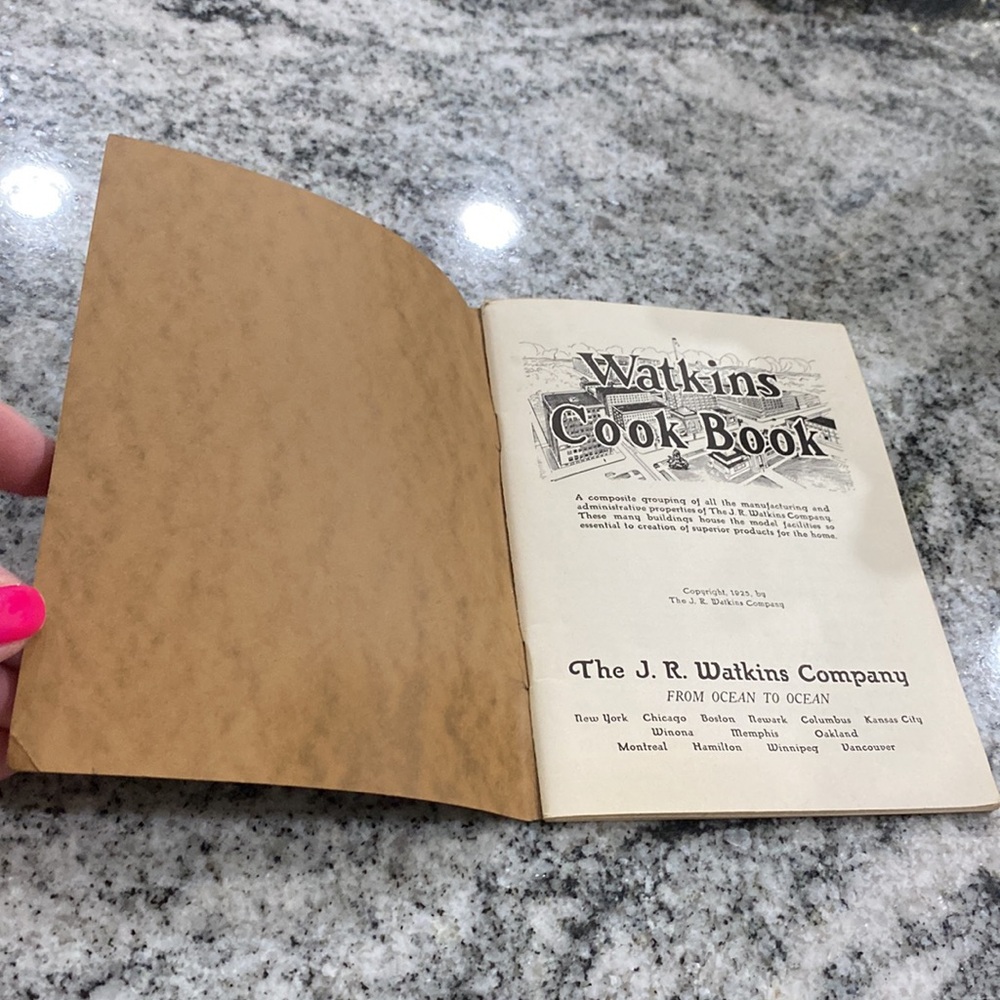 Antique 1st Edition 1925 Watkins Cook Book! - Picture 3 of 10